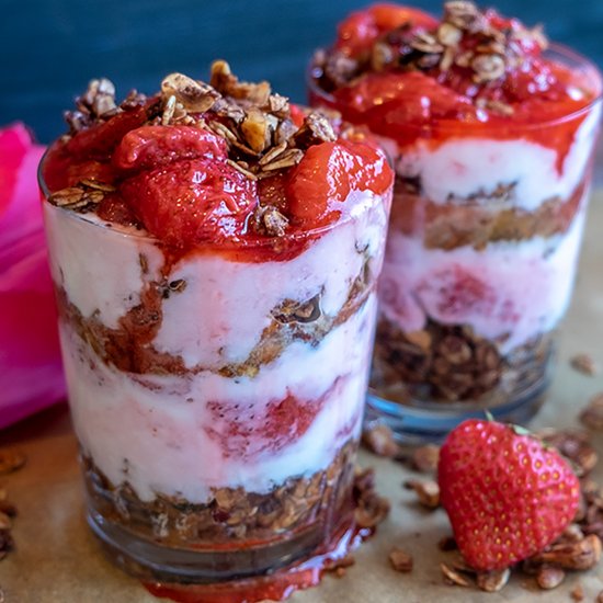 Strawberry & Chocolate Granola Yogu