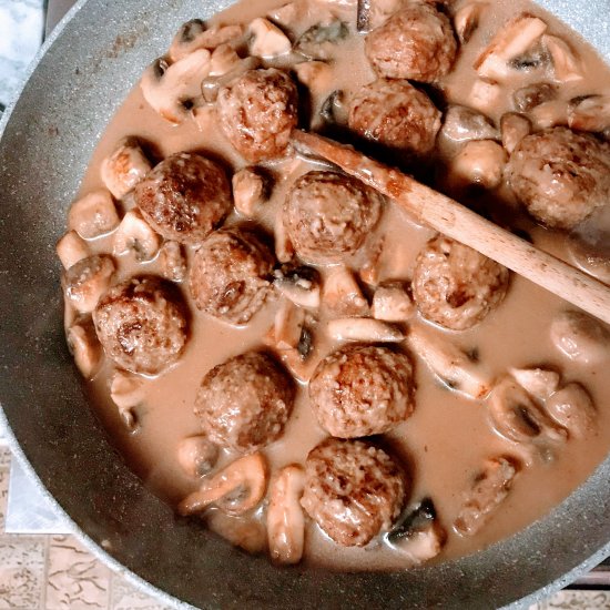 Meatballs in Mushroom Marsala Sauce