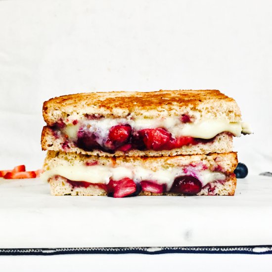 Caramelized Berry Brie Grilled Chee