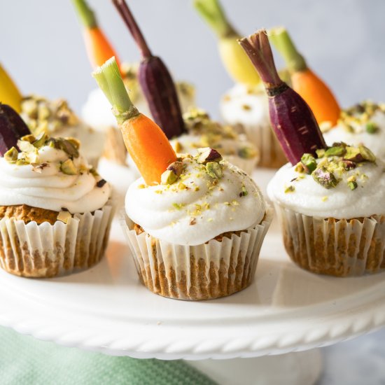 Vegan carrot cake cupcakes