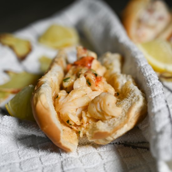 lobster roll: the great debate