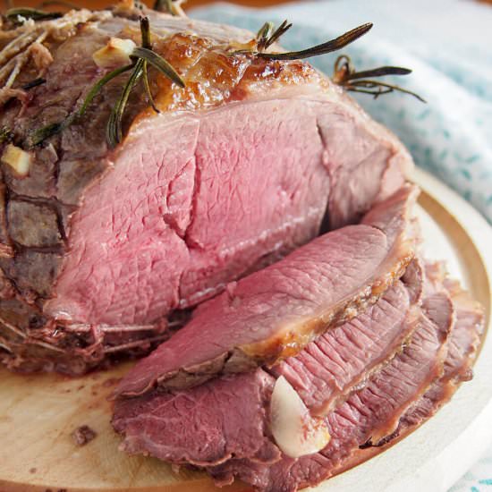 Roast lamb with garlic & rosemary