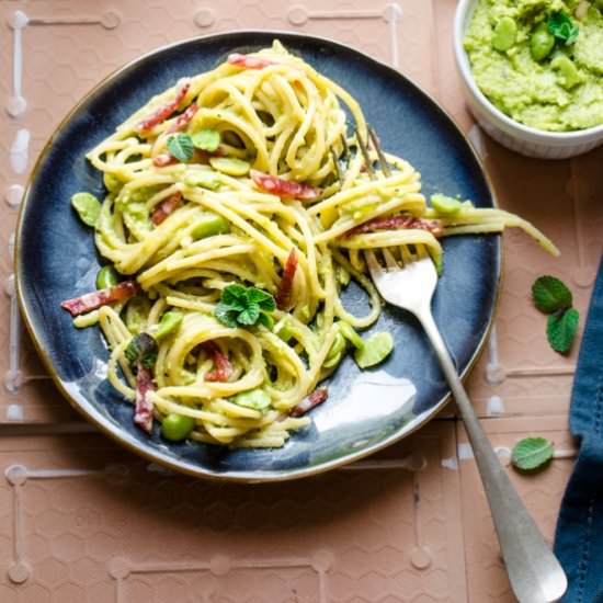 Pasta with fresh favabean pesto