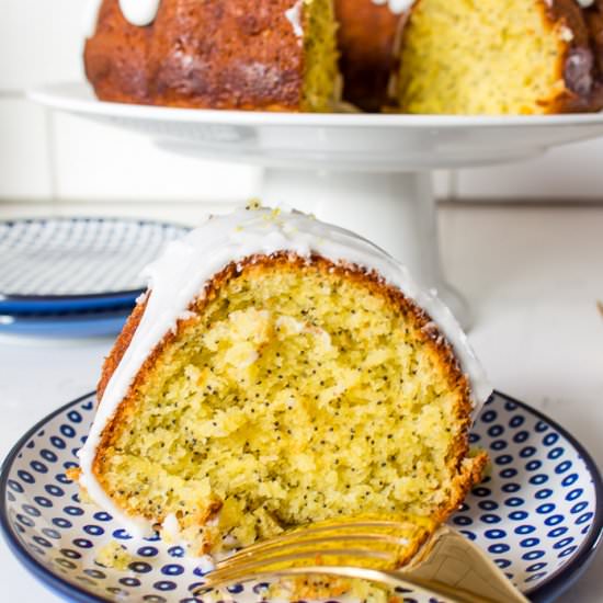 Delectable Lemon Poppy Seed Cake