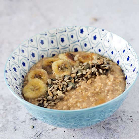 Vegan banana cinnamon porridge