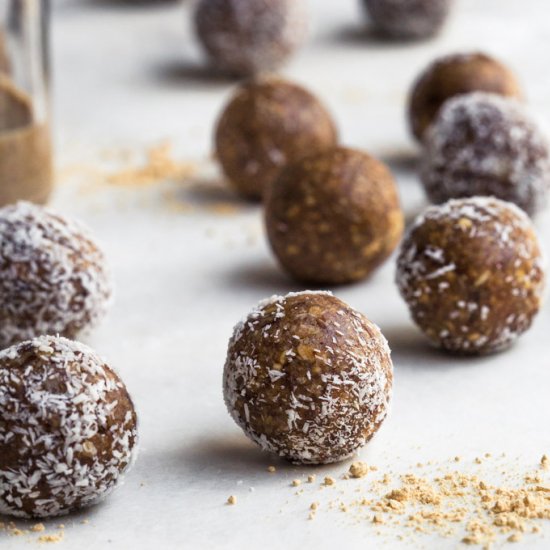 Almond Butter Oat Energy Balls