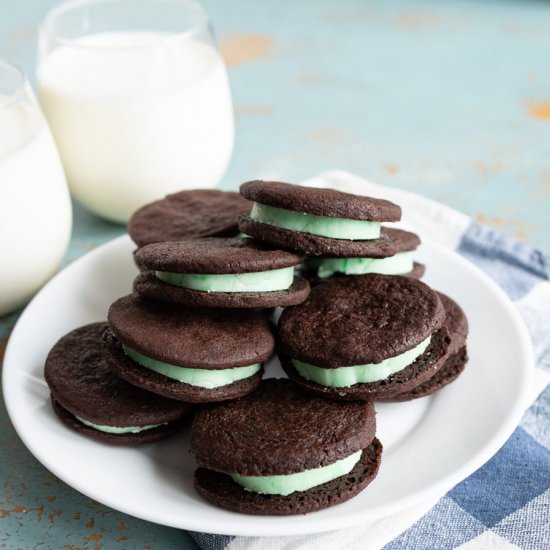 Homemade Mint Oreo Cookies