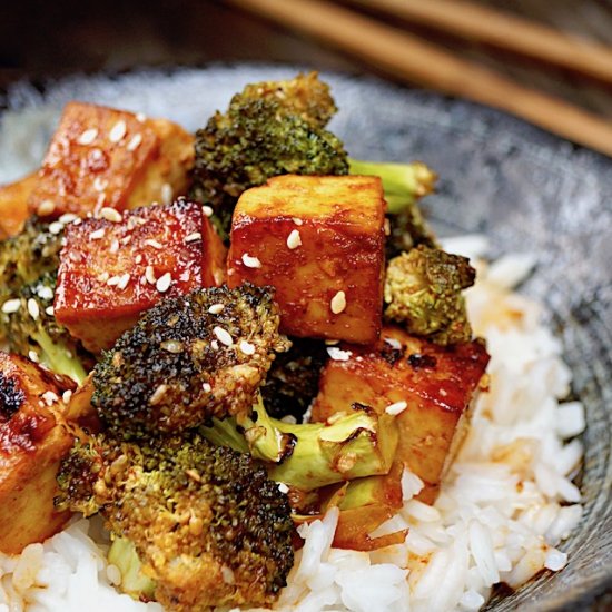 Sesame Sriracha Honey Glazed Tofu