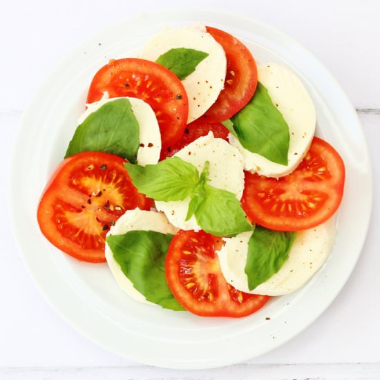 Easy Classic Caprese Salad