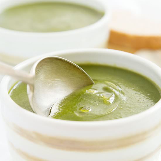 Creamy vegan spinach soup