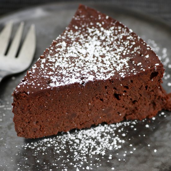 5 Ingredients Chocolate Cake