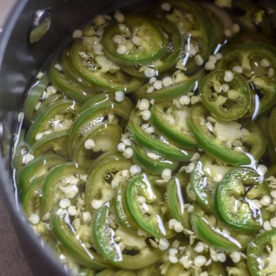 Quick & easy pickled jalapenos