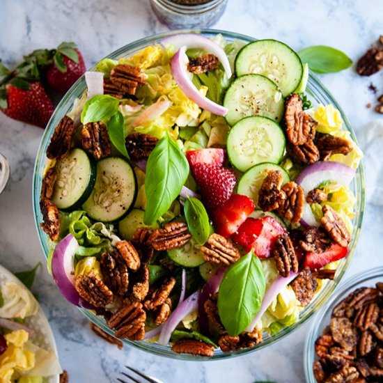 Salad with Strawberries and Pecans