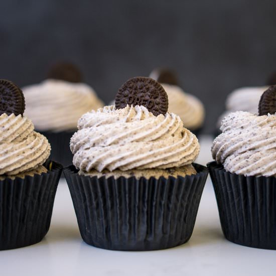 Cookies and Cream Cupcakes (Vegan)