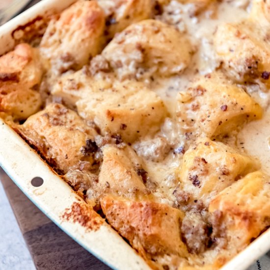 BISCUITS AND GRAVY CASSEROLE