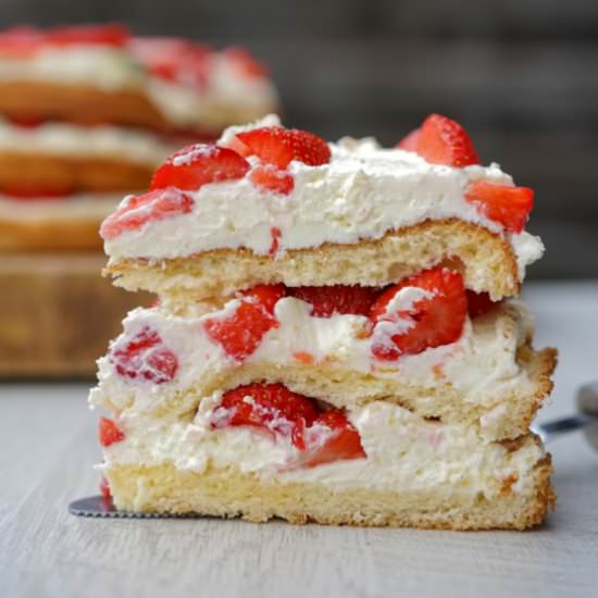 Strawberry Tiramisu Cake