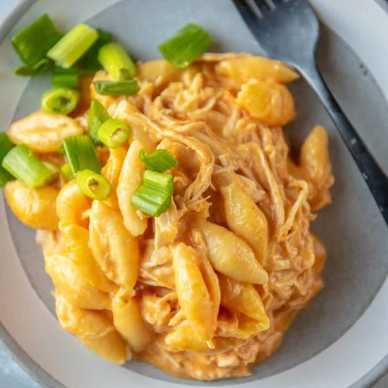 Slow Cooker Buffalo Mac and Cheese