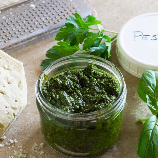 Fresh Basil Pesto with Walnuts