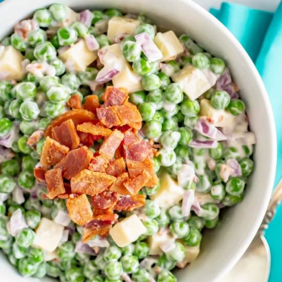 Creamy pea salad with bacon