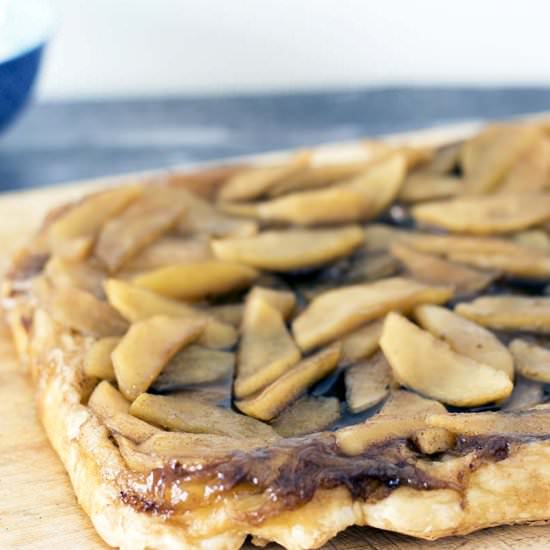 Vegan apple tarte tatin