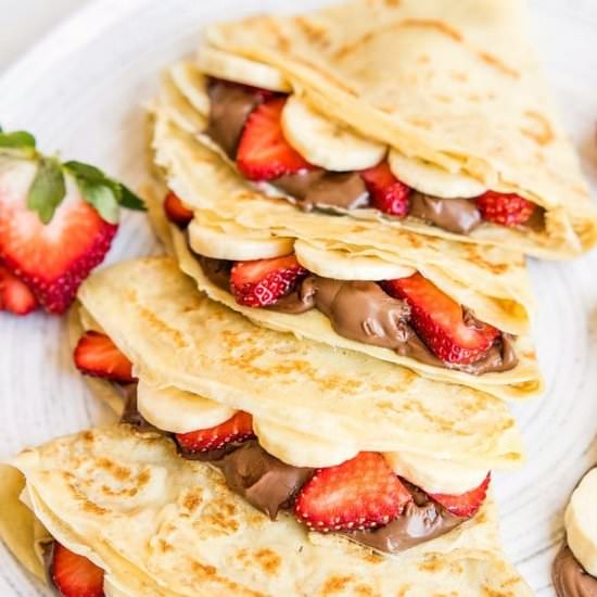 HOMEMADE CREPES WITH NUTELLA