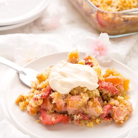 Healthy Strawberry Rhubarb Crumble