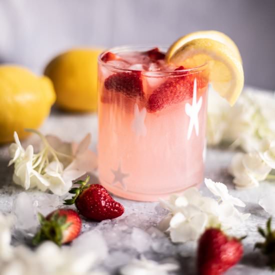 Summer Picnic Strawberry Lemonade.