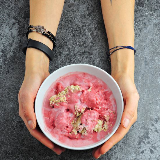 Strawberry-oat smoothie