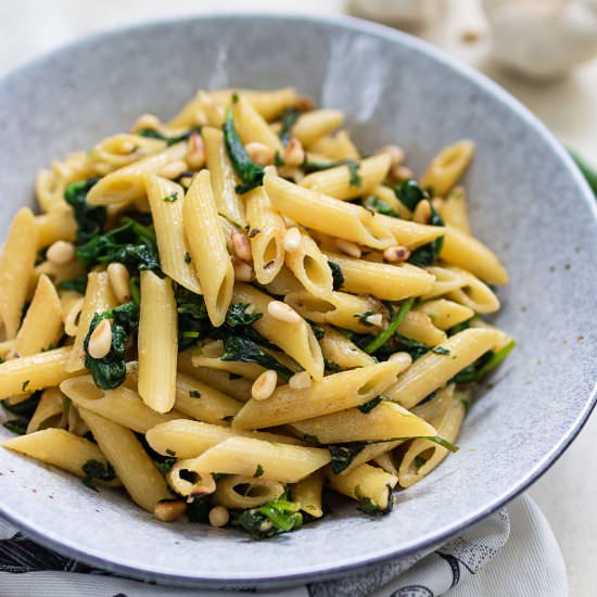 Nutty spinach pasta