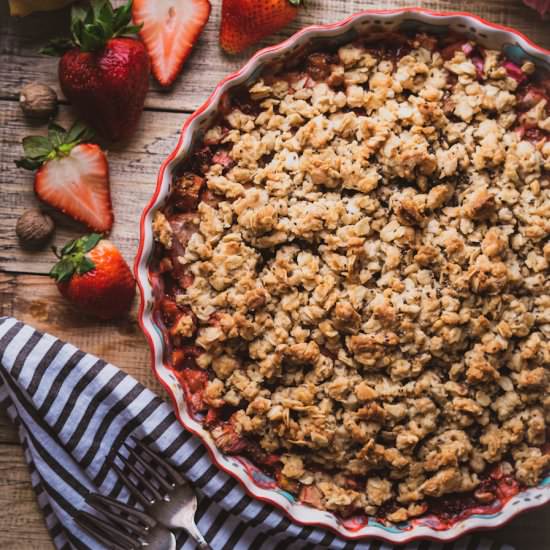 Strawberry Rhubarb Crisp with Chia