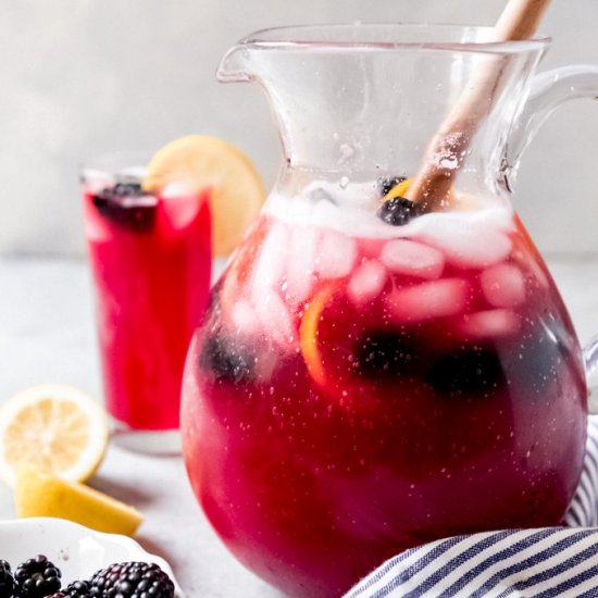 HOMEMADE BLACKBERRY LEMONADE