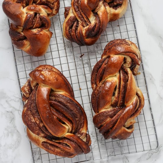 Chocolate knots