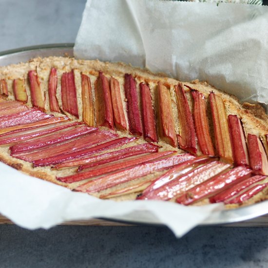 Rhubarb frangipane pie