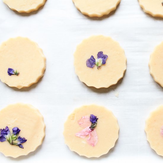 vanilla pressed flower cookies