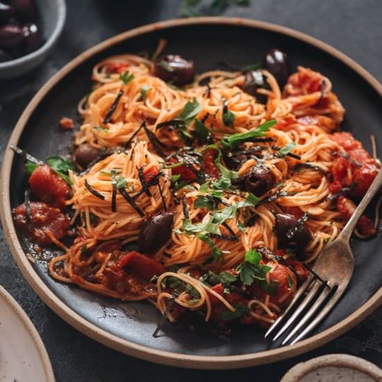 Vegan Spaghetti alla Puttanesca