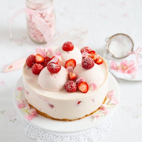 STRAWBERRY-MOUSSE-CAKE