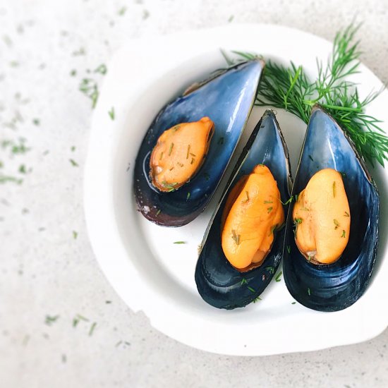 STEAM MUSSELS WITH VINAIGRETTE