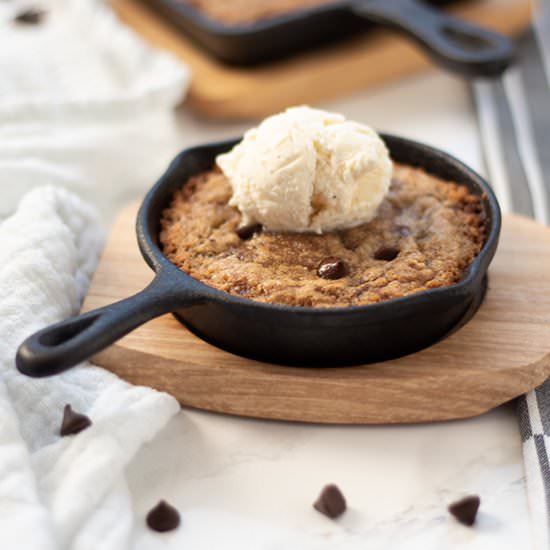 Vegan & gluten-free skillet cookie