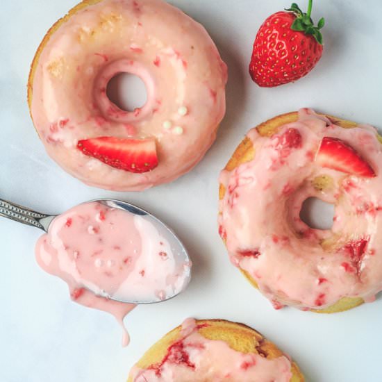 Baked Strawberry Doughnuts