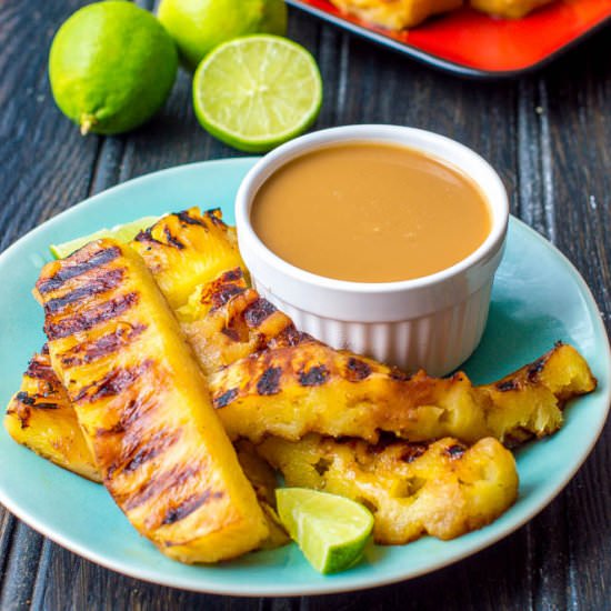 Grilled pineapple with rum sauce