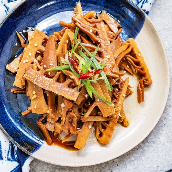 Braised bamboo shoot with soy sauce