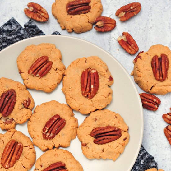 Cinnamon cookies with pecans