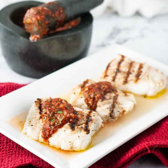 Grilled cod loins with garlic sauce