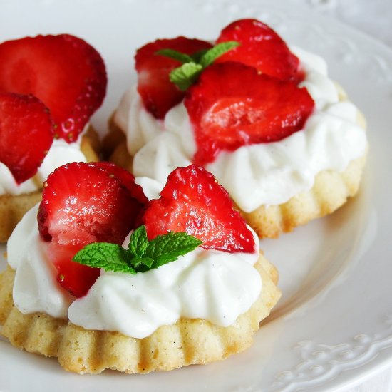 tartlets with strawberries