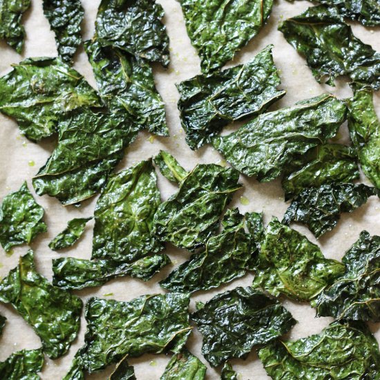 Oven Baked Crispy Kale Chips