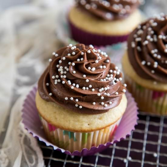 vanilla cupcakes