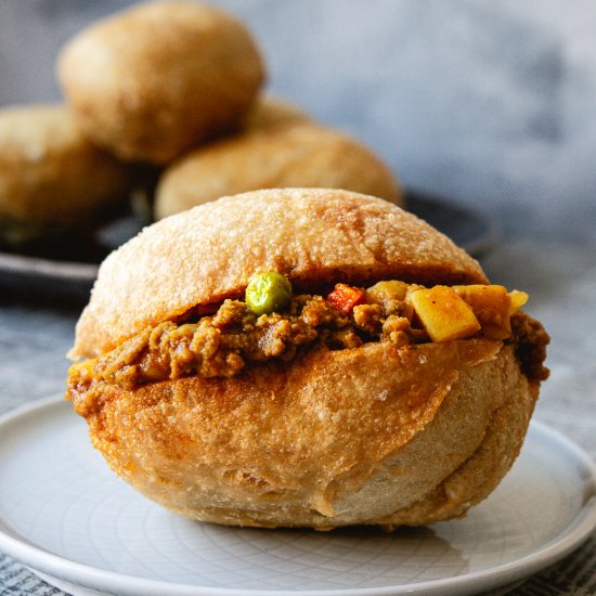 Vetkoek and Curried Mince