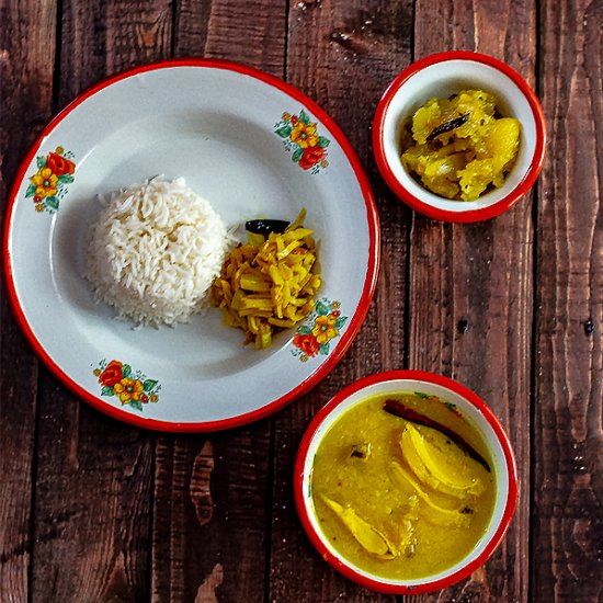 Tok Dal aka Mango lentil soup