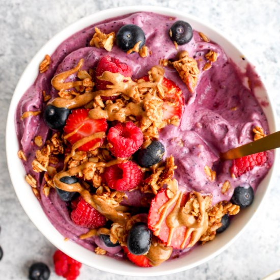 Meal Prep Berry Crisp Smoothie Bowl