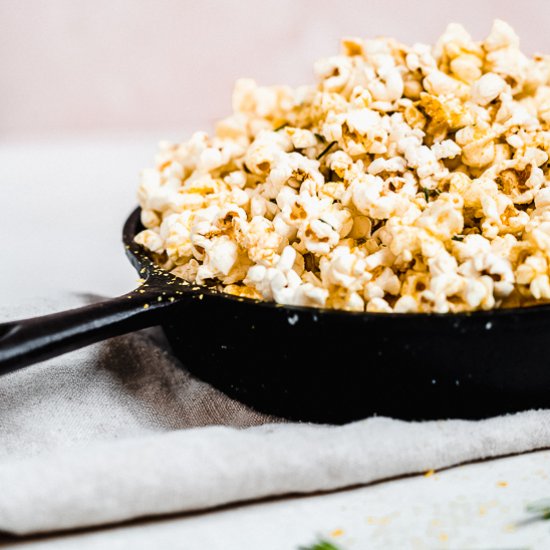 “Cheesy” Garlic Rosemary Popcorn